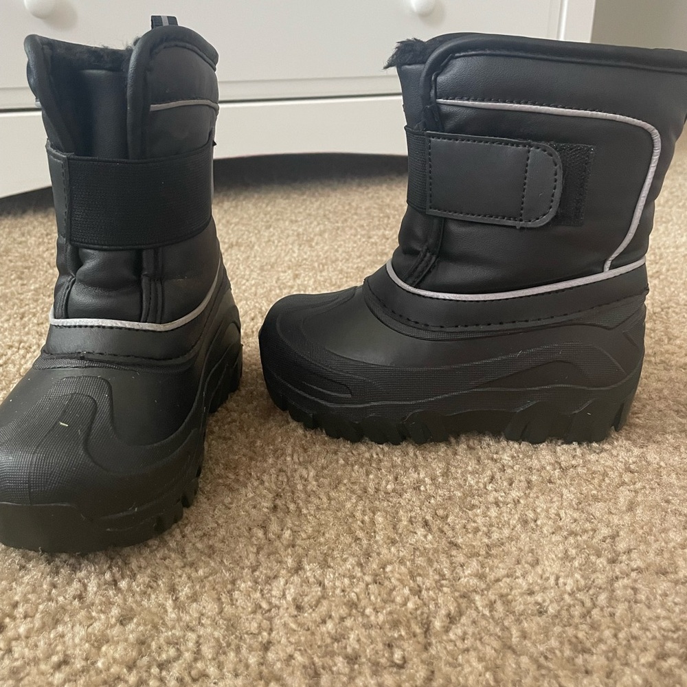 COPY - Members Mark toddler snow boots size 9/10